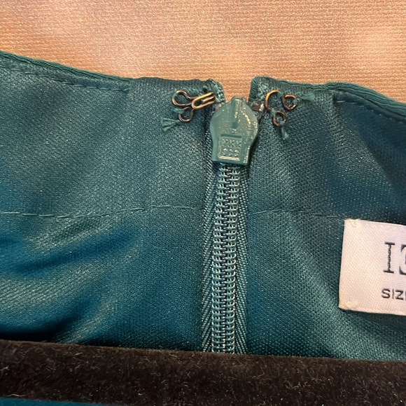 NWOT Mac Duggal size 6 emerald green long sleeve v-neck gown - Picture 11 of 13